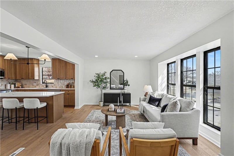 1516 99th St, Kansas City, MO 64131