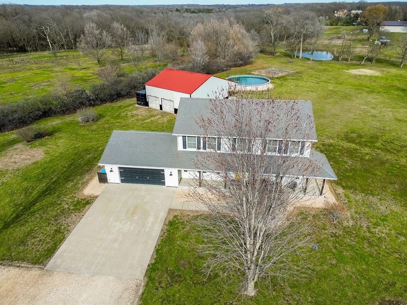 992 750 Rd, Lawrence, KS 66047
