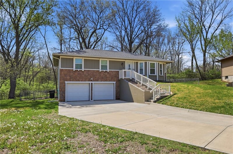 907 Josela Ct, Leavenworth, KS 66048
