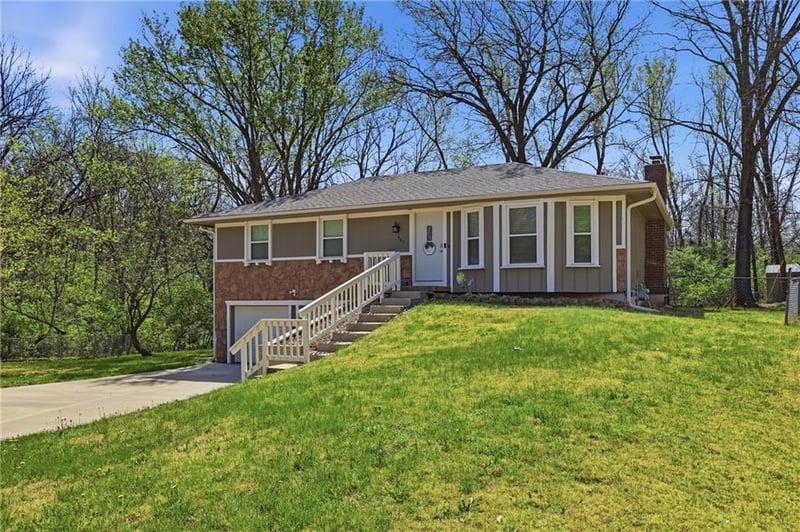 907 Josela Ct, Leavenworth, KS 66048