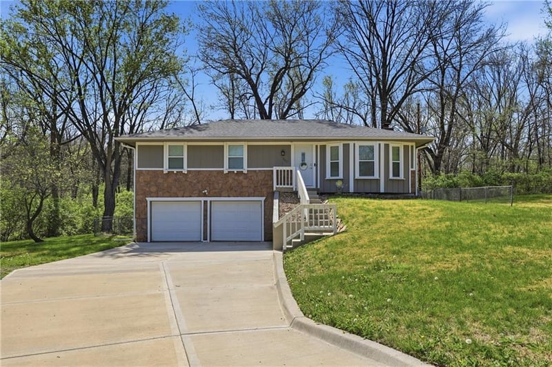 907 Josela Ct, Leavenworth, KS 66048