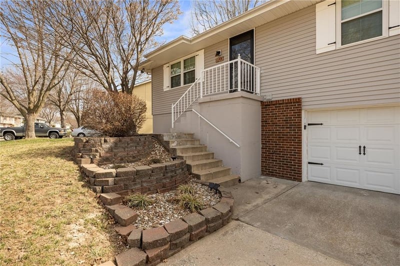 1923 5th St, Lee's Summit, MO 64081