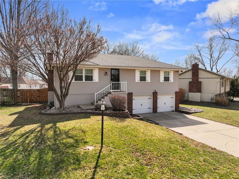 1923 5th St, Lee's Summit, MO 64081