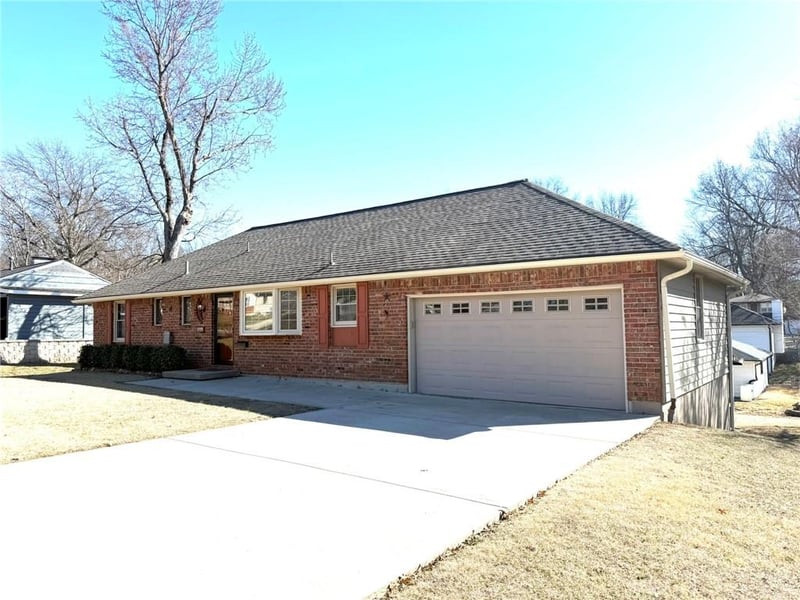 11703 48th St, Kansas City, MO 64133