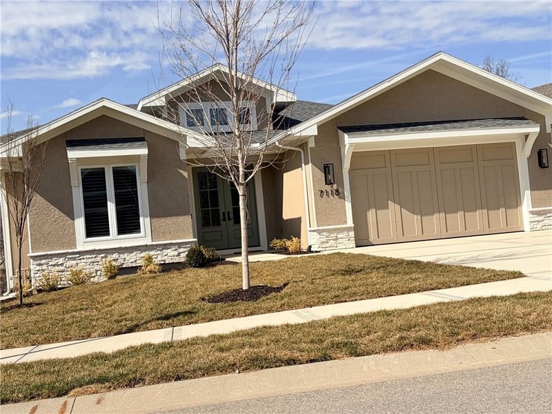 7238 Richards Dr, Shawnee, KS 66216