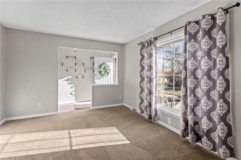 800 96th Ter, Kansas City, MO 64155