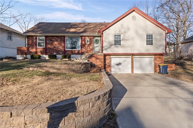 800 96th Ter, Kansas City, MO 64155