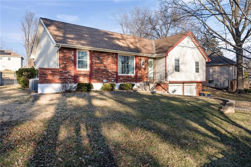 800 96th Ter, Kansas City, MO 64155