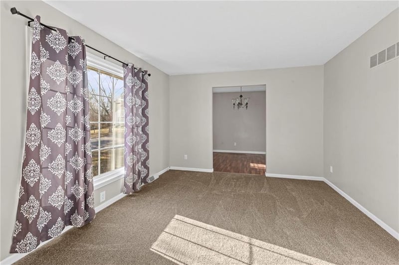 800 96th Ter, Kansas City, MO 64155