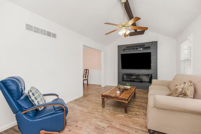 8709 Antioch Rd, Overland Park, KS 66212