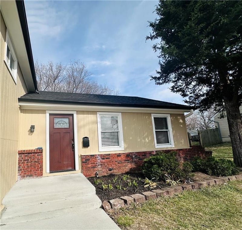 8709 Antioch Rd, Overland Park, KS 66212