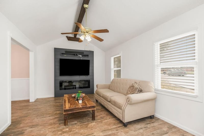 8709 Antioch Rd, Overland Park, KS 66212