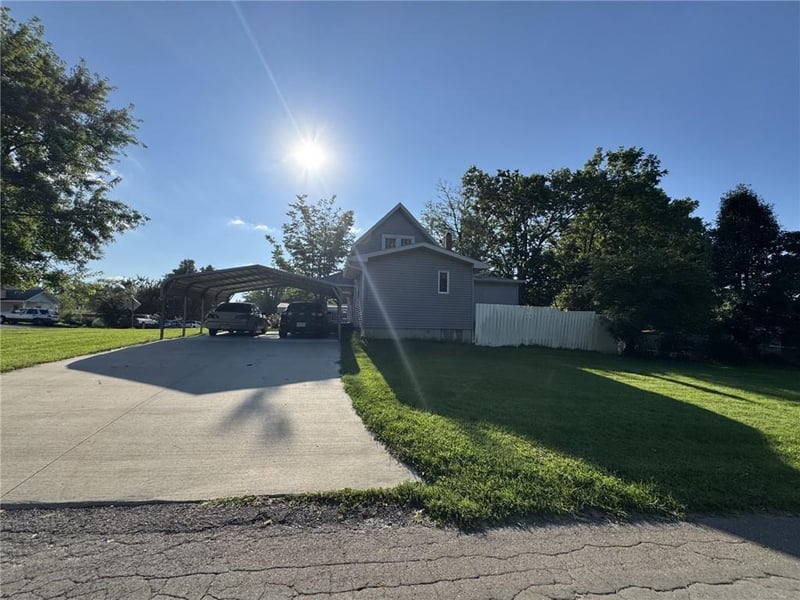 204 3rd St, Stanberry, MO 64489
