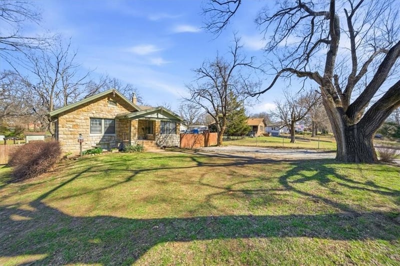 5400 Yecker Ave, Kansas City, KS 66104