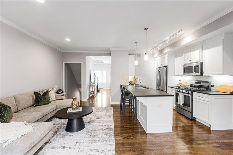 4450 Summit St, Kansas City, MO 64111