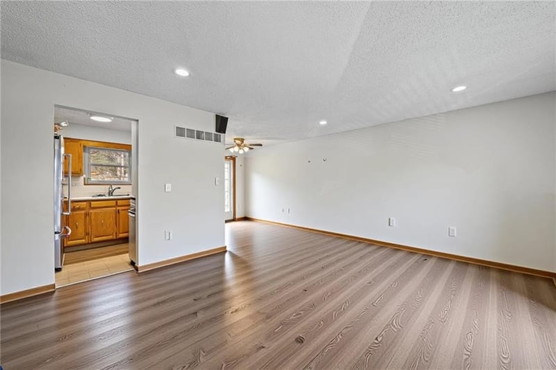 400 78th Ter, Kansas City, MO 64118