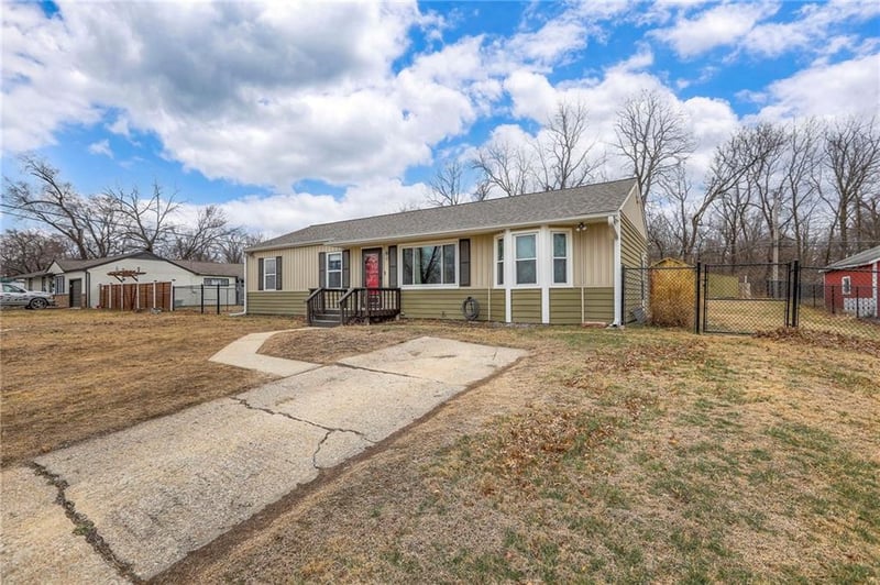 8409 47th Ter, Kansas City, MO 64129