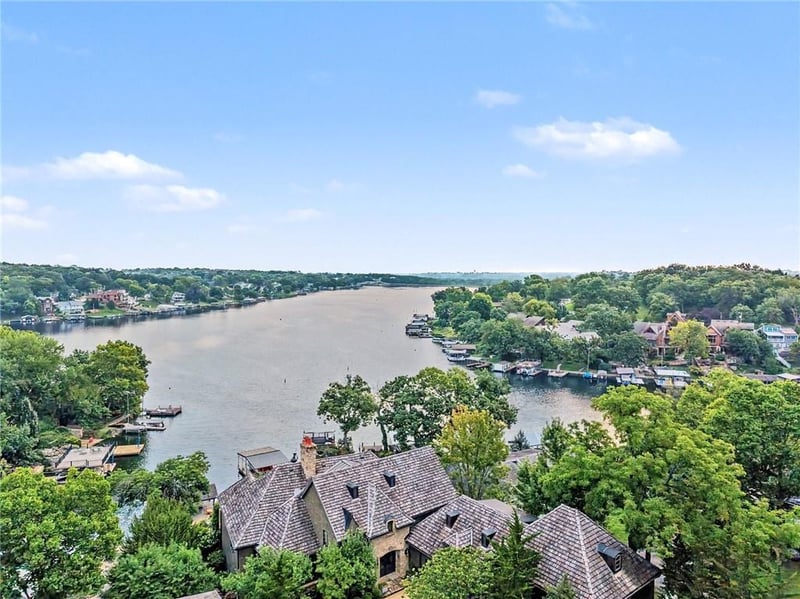 77 R St, Lake Lotawana, MO 64086