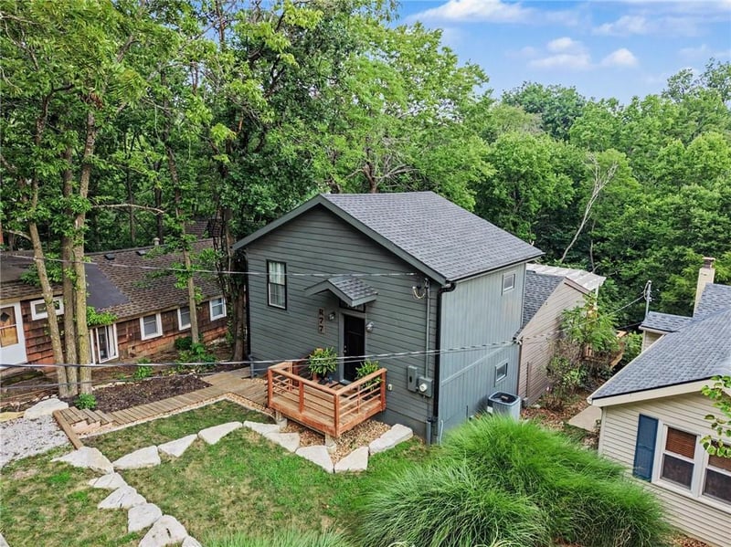 77 R St, Lake Lotawana, MO 64086