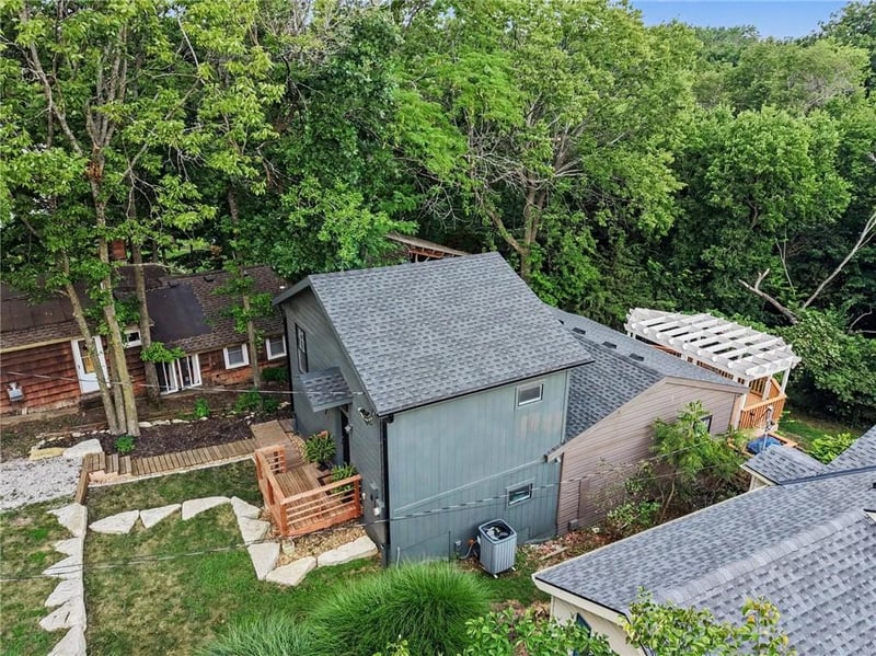 77 R St, Lake Lotawana, MO 64086