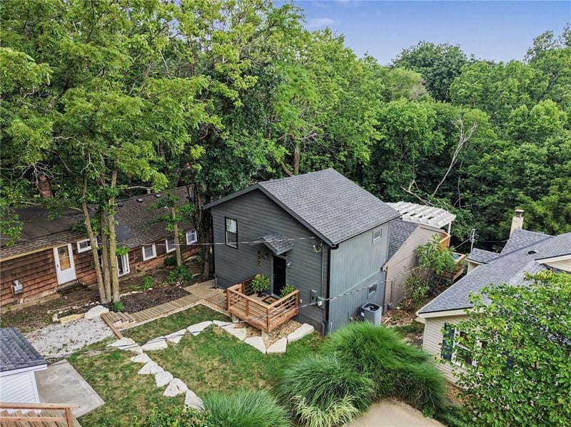 77 R St, Lake Lotawana, MO 64086