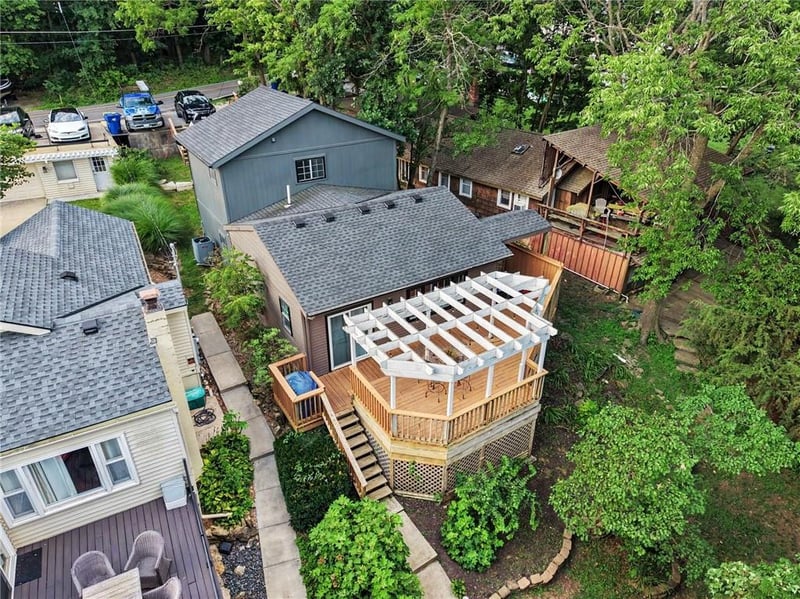 77 R St, Lake Lotawana, MO 64086