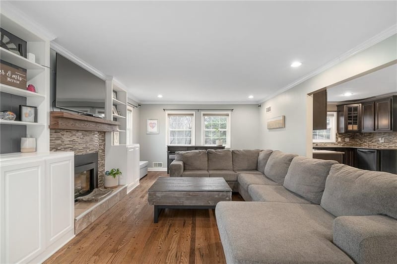 9501 Riggs St, Overland Park, KS 66212