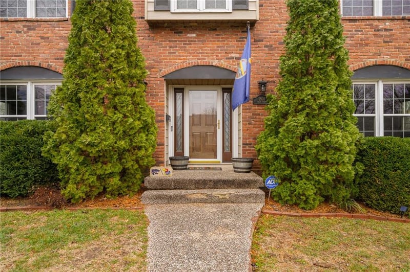 9501 Riggs St, Overland Park, KS 66212