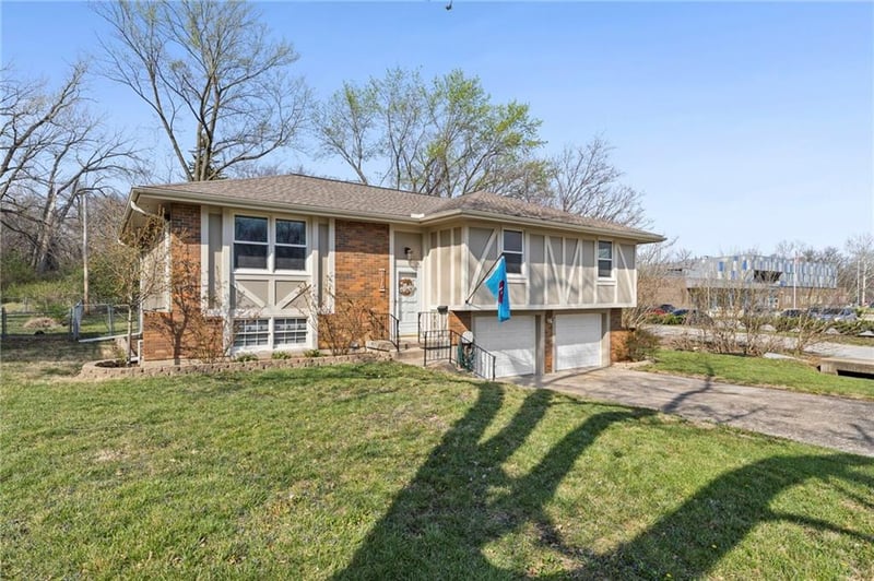 116 98th St, Kansas City, MO 64114