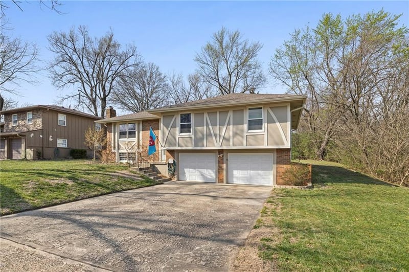 116 98th St, Kansas City, MO 64114