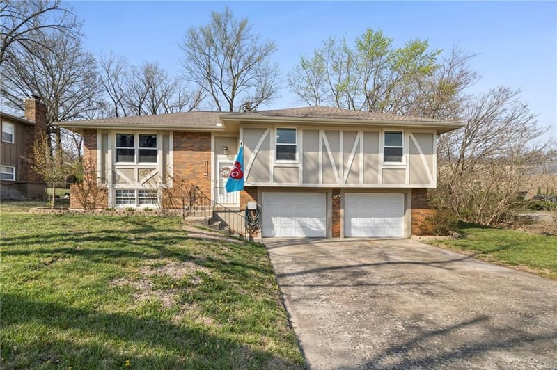 116 98th St, Kansas City, MO 64114