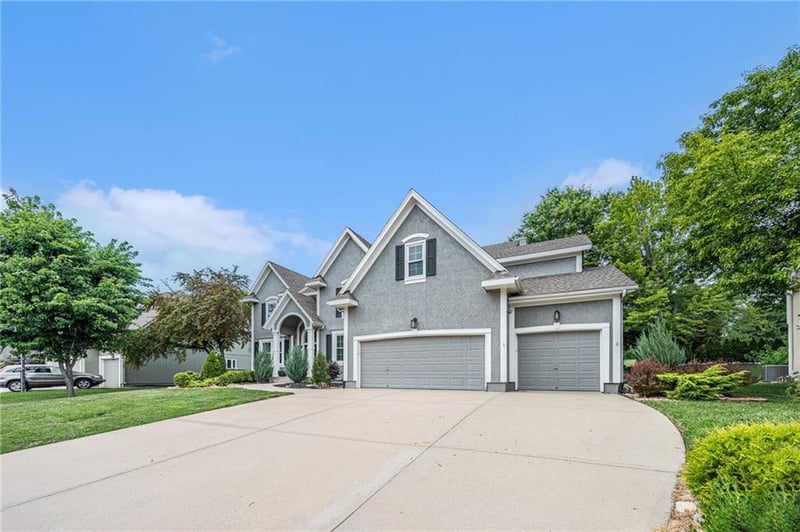 7325 Oakview St, Shawnee, KS 66216