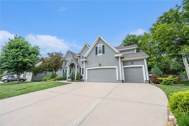 7325 Oakview St, Shawnee, KS 66216