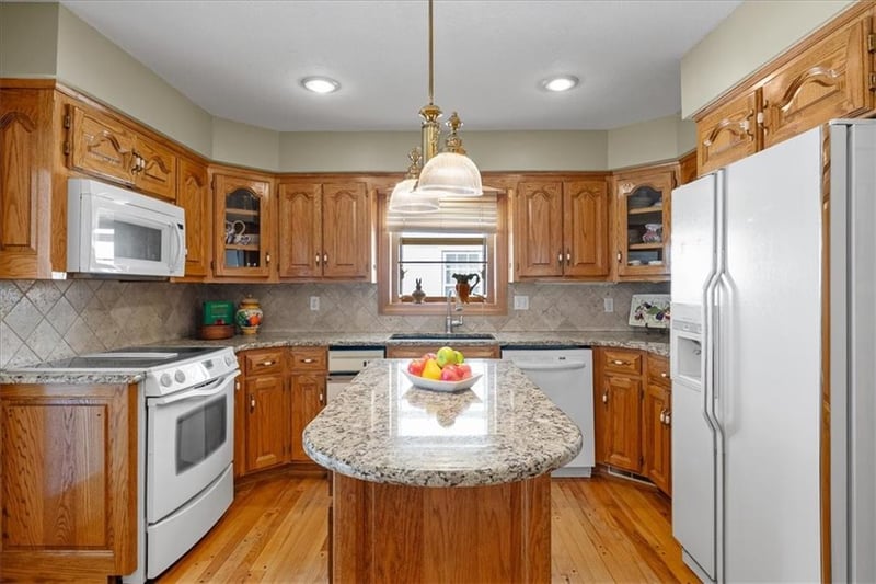 915 85th St, Kansas City, MO 64114