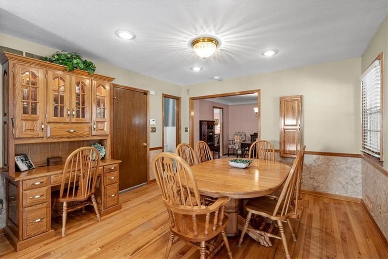 915 85th St, Kansas City, MO 64114