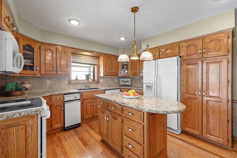 915 85th St, Kansas City, MO 64114