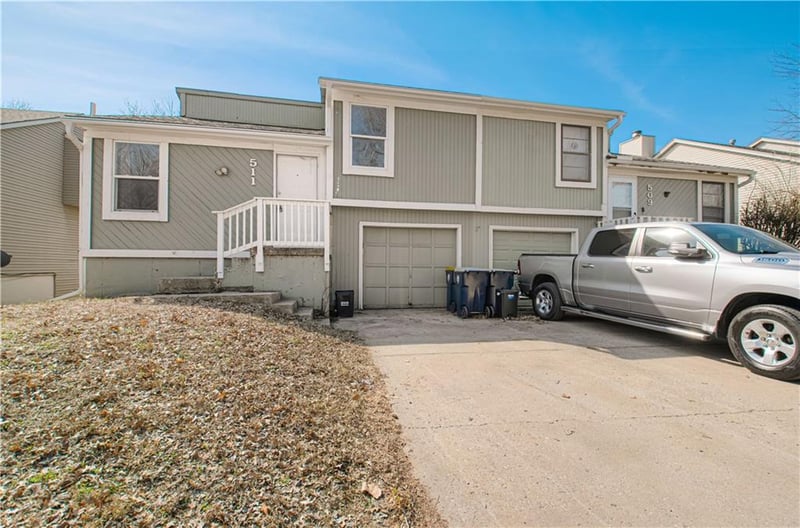 511 97th Ter, Kansas City, MO 64131