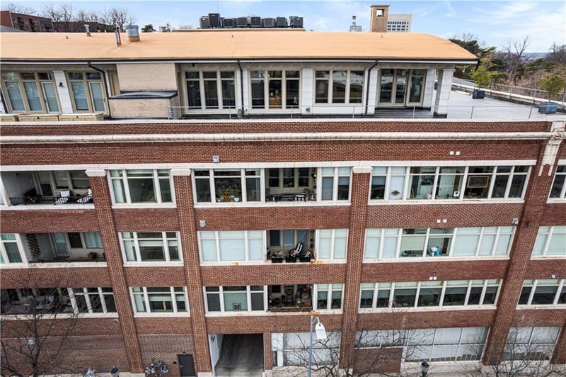 2929 Mcgee Trafficway #305, Kansas City, MO 64108