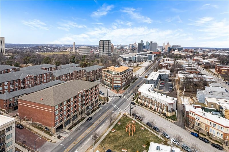 2929 Mcgee Trafficway #305, Kansas City, MO 64108