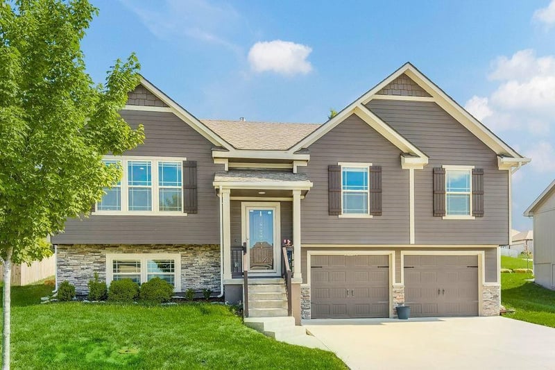 803 Apple Grove Ct, Grain Valley, MO 64029