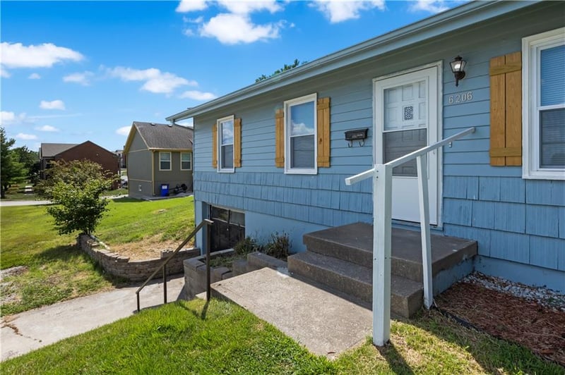 6206 Antioch Rd, Kansas City, MO 64119