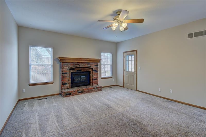 628 Ashton Dr, Lee's Summit, MO 64063