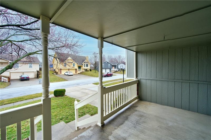 628 Ashton Dr, Lee's Summit, MO 64063