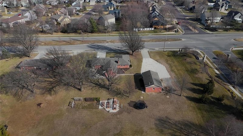 15590 Antioch Rd, Overland Park, KS 66221