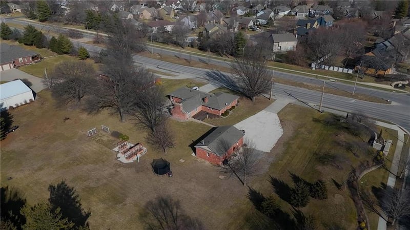 15590 Antioch Rd, Overland Park, KS 66221