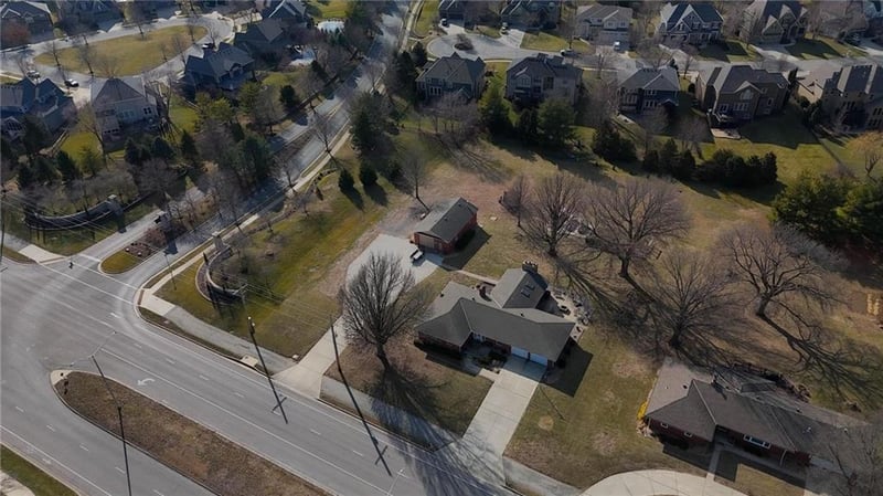 15590 Antioch Rd, Overland Park, KS 66221