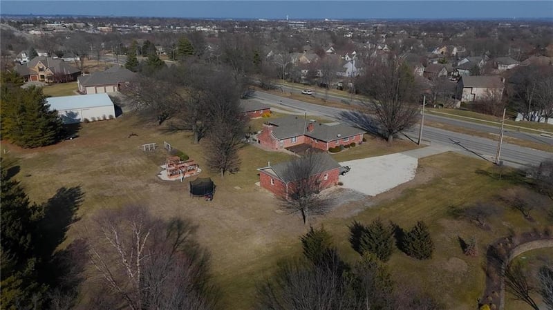 15590 Antioch Rd, Overland Park, KS 66221