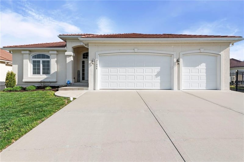 21004 37th Ter, Independence, MO 64057