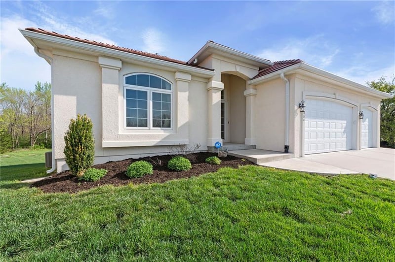 21004 37th Ter, Independence, MO 64057