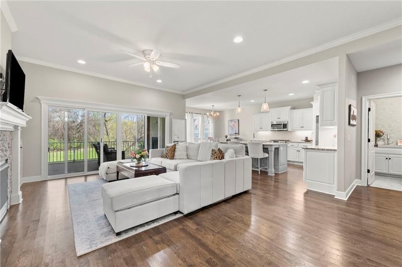21004 37th Ter, Independence, MO 64057